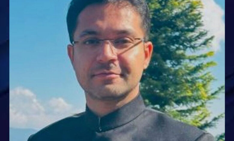 अशोकनगर कलेक्टर आदित्य सिंह को देर रात हटाया, दिल्ली तक पहुंची थी शिकायत