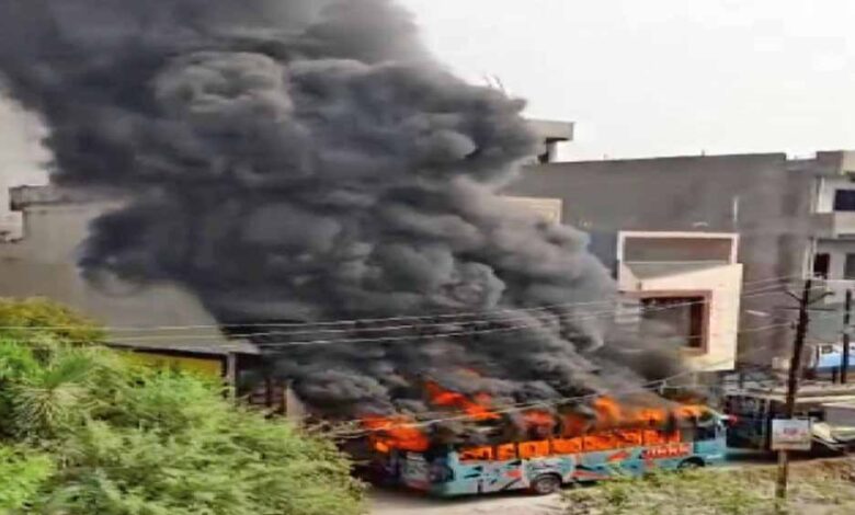 तराना में सांप्रदायिक हिंसा भड़की, बजरंग दल के नेता सोहिल ठाकुर पर हमले के बाद 25 गिरफ्तार, रासुका की कार्रवाई