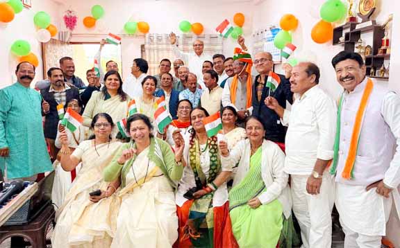 सुरों में गूंजा राष्ट्रप्रेम: ‘सुर संदेश म्यूजिकल ग्रुप’ ने धूमधाम से मनाया गणतंत्र दिवस