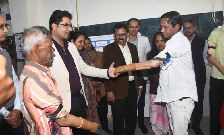 स्वास्थ्य विभाग की पहल से ज़िंदगी को नई रफ्तार, कोई फिर चलाएगा गाड़ी तो कोई थामेगा कलम