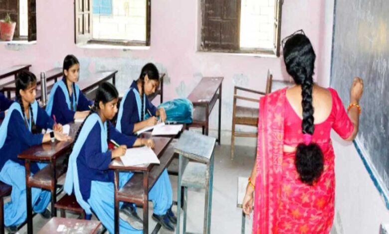 शिक्षक घर जाकर पढ़ा रहे छात्राओं को, 10वीं-12वीं में शत-प्रतिशत रिजल्ट के लिए अनोखी पहल