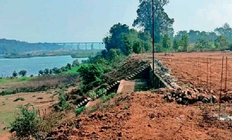 जबलपुर: नर्मदा के 300 मीटर अंदर अवैध कॉलोनी, प्रशासन ने बुलडोजर चलाया