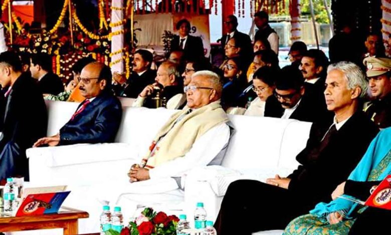राज्यपाल-पटेल-के-मुख्य-आतिथ्य-में-हुआ-गणतंत्र-दिवस-समारोह-का-गरिमामयी-समापन
